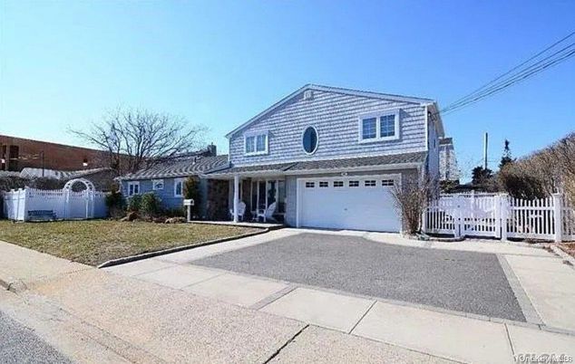 Attached, Exterior, Facade, Cape Cod