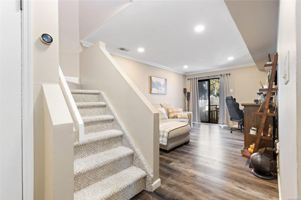 Interior, Recessed Lighting, Wood Texture Flooring