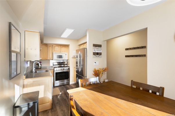 Dining room, Interior, Kitchen, Stainless Steel Appliances, Wood Texture Flooring