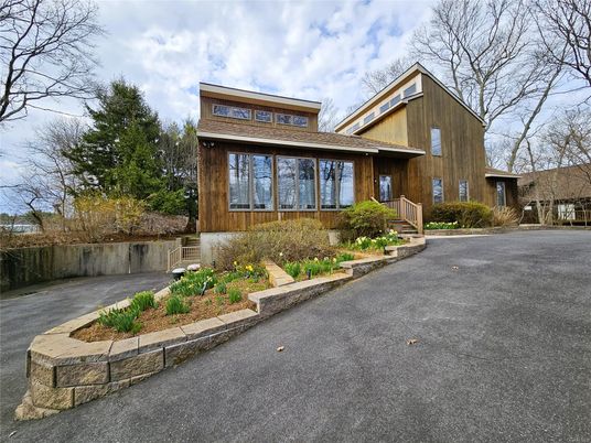 Exterior, Facade, Log Home