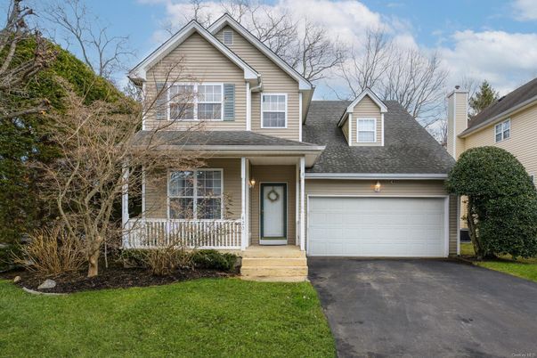 Attached, Exterior, Facade, Cape Cod