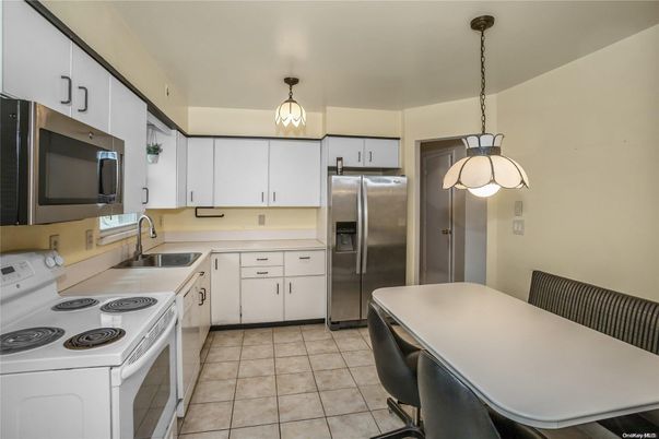 Interior, Kitchen, Pendant Lights, Stainless Steel Appliances