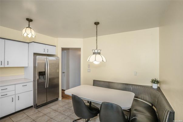 Dining room, Interior, Kitchen, Pendant Lights, Stainless Steel Appliances