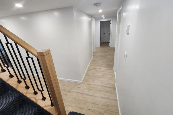 Interior, Recessed Lighting, Wood Texture Flooring