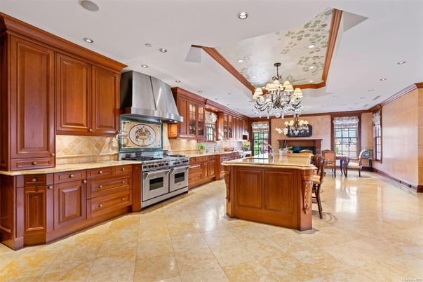 Chandelier, Dining room, Interior, Kitchen, Recessed Lighting, Stainless Steel Appliances