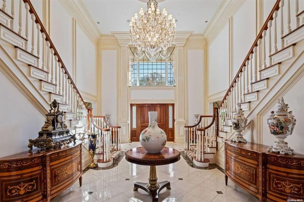 Chandelier, Interior