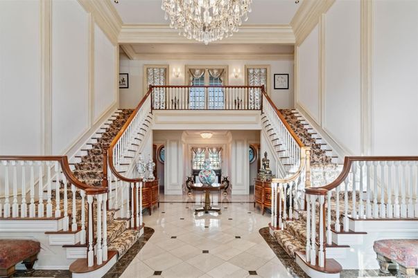 Chandelier, Interior