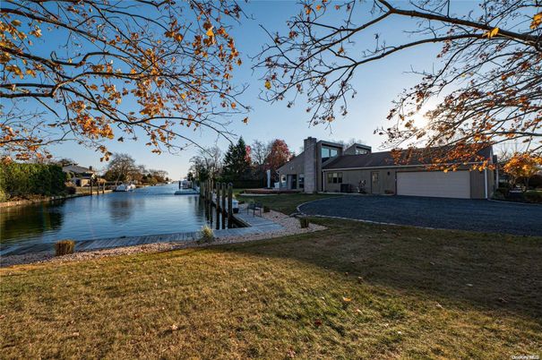Exterior, Lake