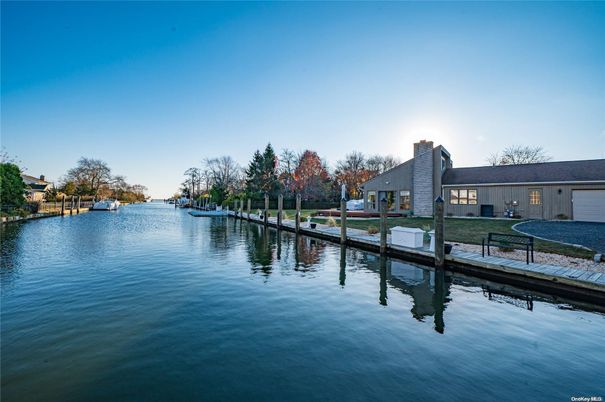 Exterior, Lake