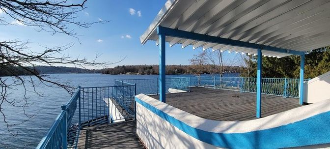 Exterior, Lake
