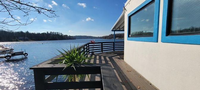 Exterior, Lake
