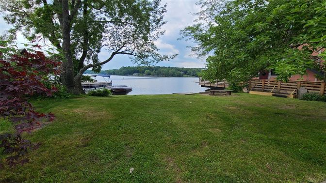 Exterior, Lake