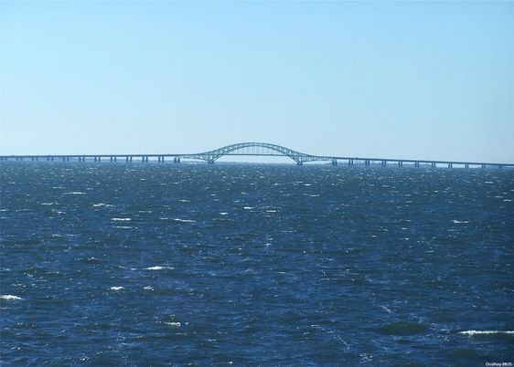 Exterior, Lake