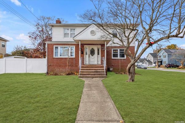Exterior, Facade, Brick Facade, Raised Ranch