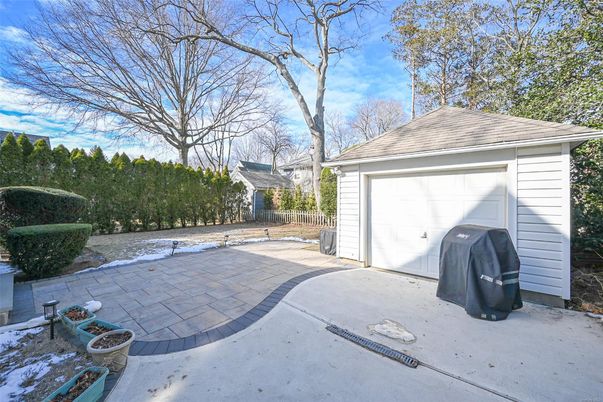 Detached Garage, Exterior