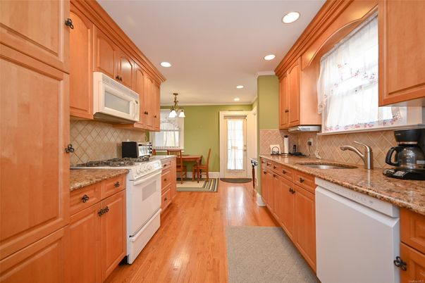 Dining room, Interior, Kitchen, Pendant Lights, Recessed Lighting, Wood Texture Flooring