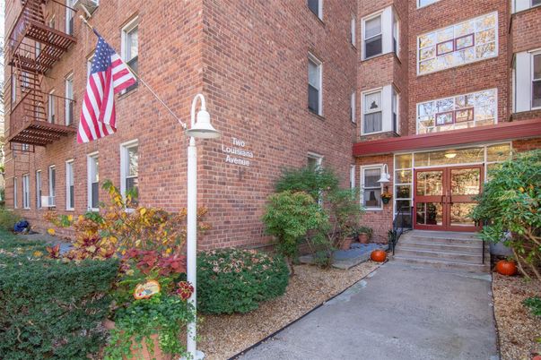 Exterior, Facade, Brick Facade, Rowhouse