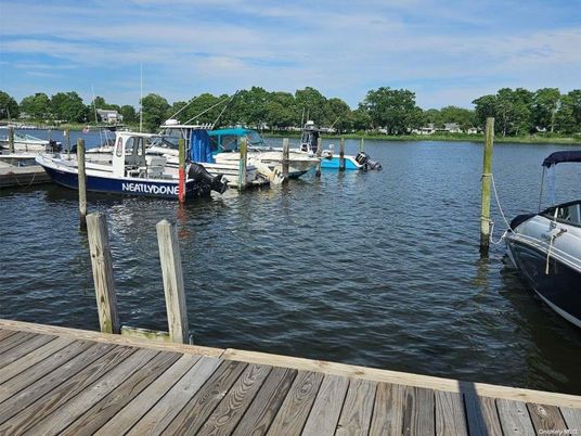 Exterior, Lake