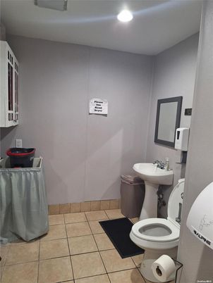 Bathroom, Interior, Recessed Lighting