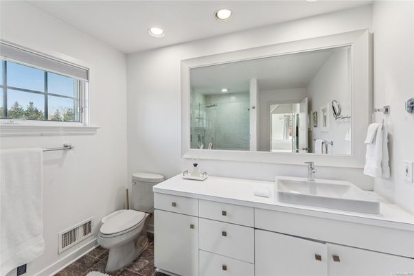 Bathroom, Dual Sink Vanities, Interior, Recessed Lighting