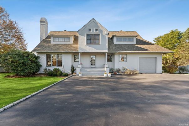 Attached, Exterior, Facade, Farmhouse
