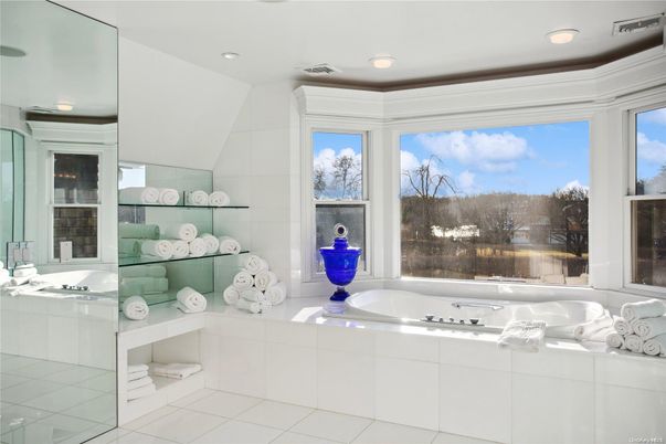 Bathroom, Interior, Recessed Lighting