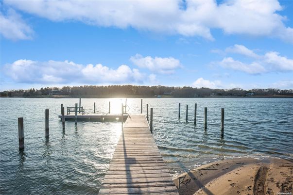 Exterior, Lake