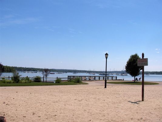 Exterior, Lake