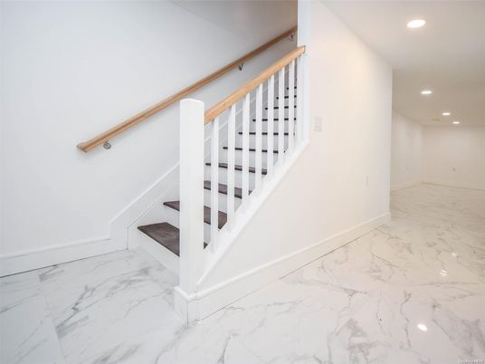 Empty room, Interior, Marble, Recessed Lighting