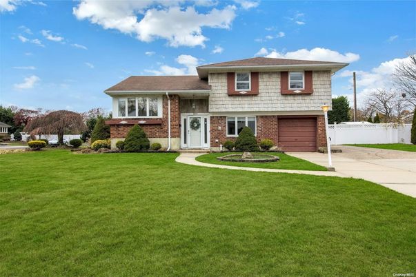 Attached, Exterior, Facade, Brick Facade, Split Level