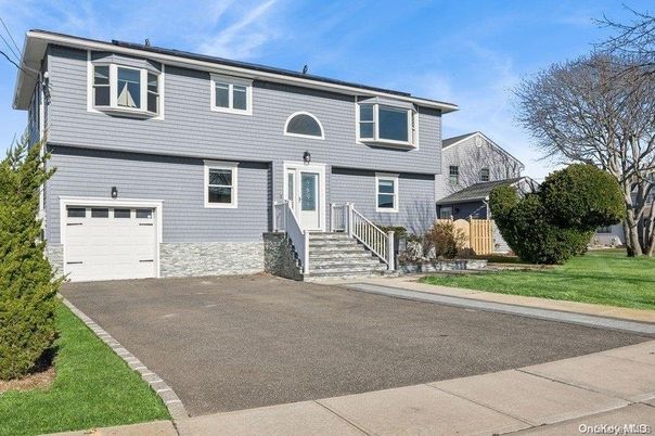 Attached, Exterior, Facade, Raised Ranch