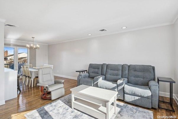 Chandelier, Dining room, Interior, Recessed Lighting, Wood Texture Flooring