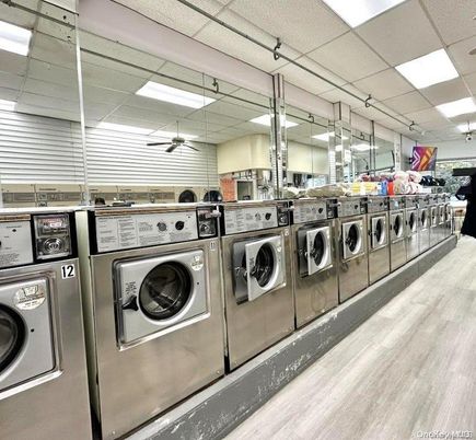 Interior, Washer, Wood Texture Flooring