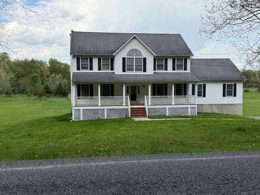 Exterior, Facade, Farmhouse