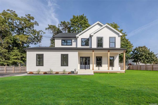 Exterior, Facade, Farmhouse