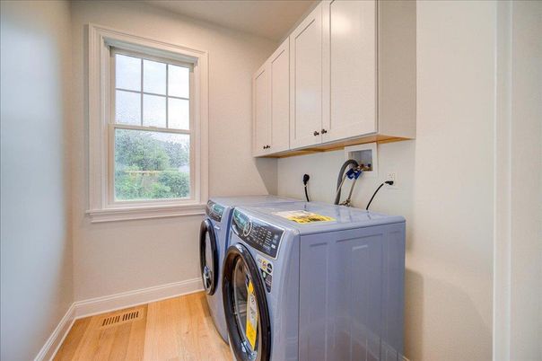 Interior, Washer, Wood Texture Flooring