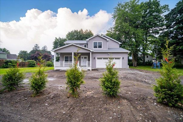 Attached, Backyard, Exterior, Facade, American Craftsman