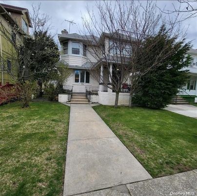 Backyard, Exterior, Facade, Queen Anne Victorian
