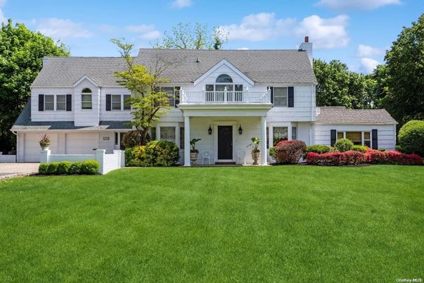 Attached, Exterior, Facade, Farmhouse