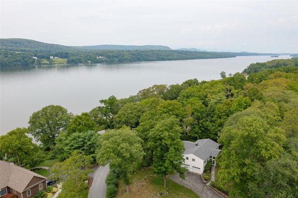 Exterior, Lake