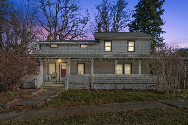 Exterior, Facade, American Foursquare