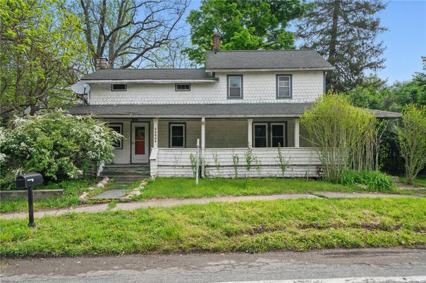 Exterior, Facade, American Foursquare