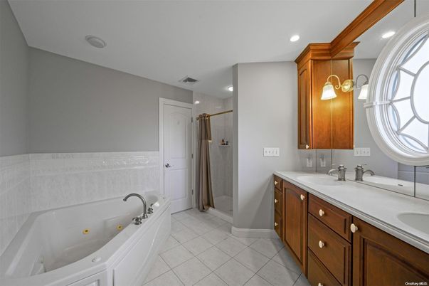 Bathroom, Dual Sink Vanities, Interior, Recessed Lighting