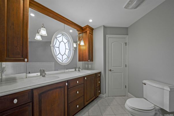 Bathroom, Dual Sink Vanities, Interior, Recessed Lighting