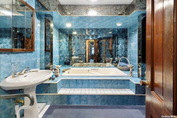 Bathroom, Interior, Recessed Lighting