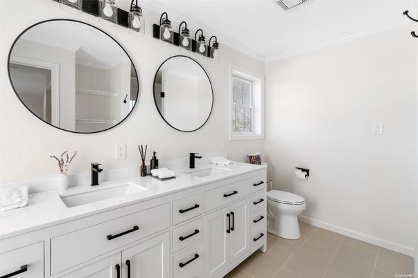 Bathroom, Dual Sink Vanities, Interior