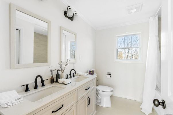 Bathroom, Dual Sink Vanities, Interior