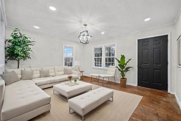 Interior, Living room, Pendant Lights, Recessed Lighting, Wood Texture Flooring