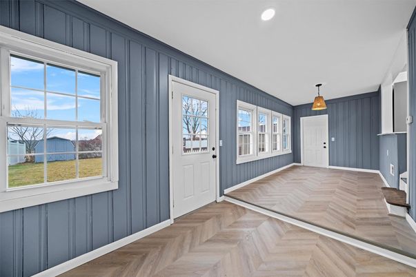 Interior, Pendant Lights, Recessed Lighting, Wood Texture Flooring