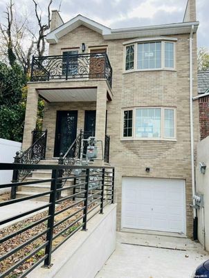 Attached, Exterior, Facade, Brick Facade, Rowhouse